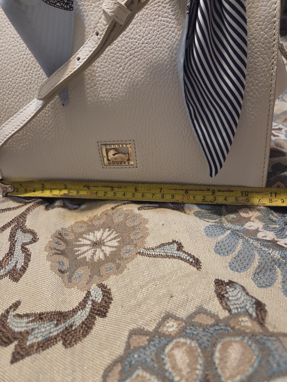 Dooney and Bourke Elegant Cream White Leather Satchel Wallet. - Picture 15 of 16